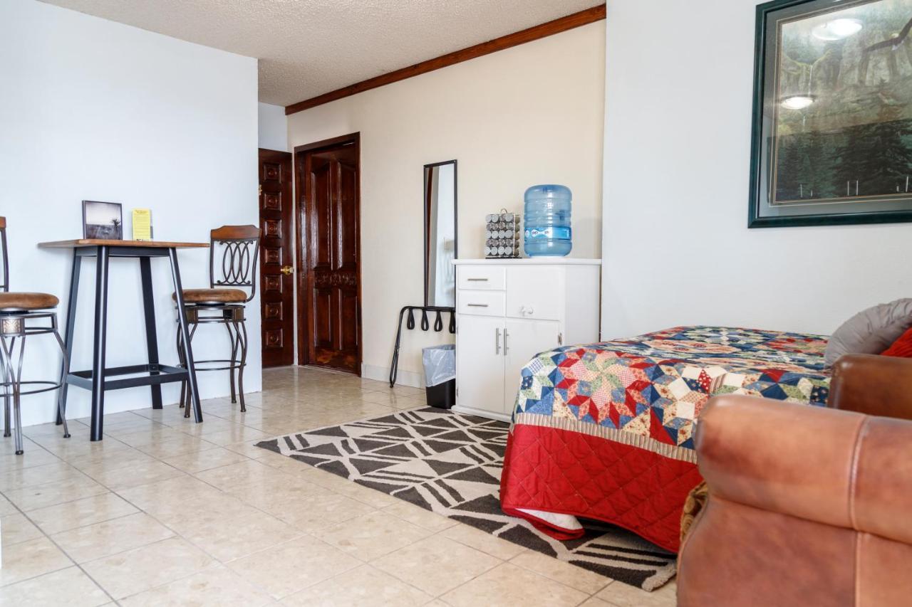 إنسينادا Playa Hermosa Inn At The Beach المظهر الخارجي الصورة